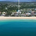231 Lovely North Facing 2 Bedroom Metres To Main Beach