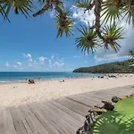 231 Lovely North Facing 2 Bedroom Metres To Main Beach