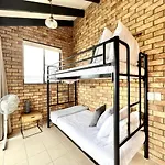 1 Holiday In Peza Court