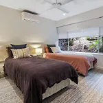 Village Vibes & Coastal Life, Sunshine Beach