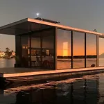 Oasis Noosa - Luxury Floating Eco Villas