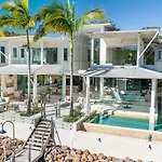 Iluka, Luxurious Riverfront Retreat