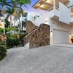 Chic Beachside Abode, Sunrise Beach