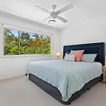 2 Roebellini, 16 Solway Drive - Dog Friendly Tropical Oasis