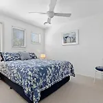 2 Roebellini, 16 Solway Drive - Dog Friendly Tropical Oasis