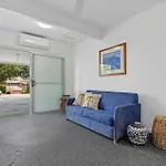 2 Roebellini, 16 Solway Drive - Dog Friendly Tropical Oasis