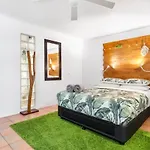 Funky, Central Studio
