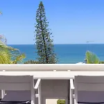 Sunshine Bliss Rooftop Retreat And Pool