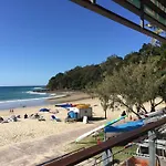 Noosa Habitat Resort B & B