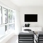 Hastings Park: Elegant Noosa Gem By The Beach
