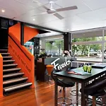 Funky, Central Studio