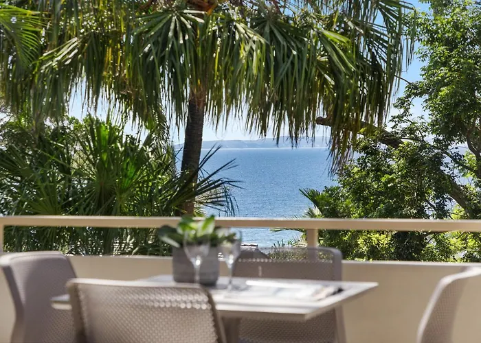 Cove Point 1 Beachside Chic Stay