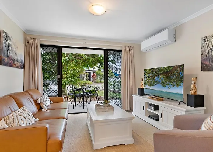 Relax And Unwind In 2 Bedroom Townhouse