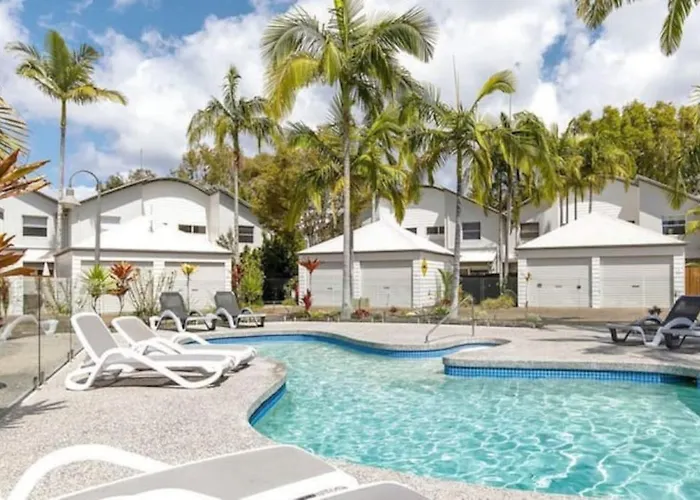 14 Gorgeous Waterfront Noosa Oasis
