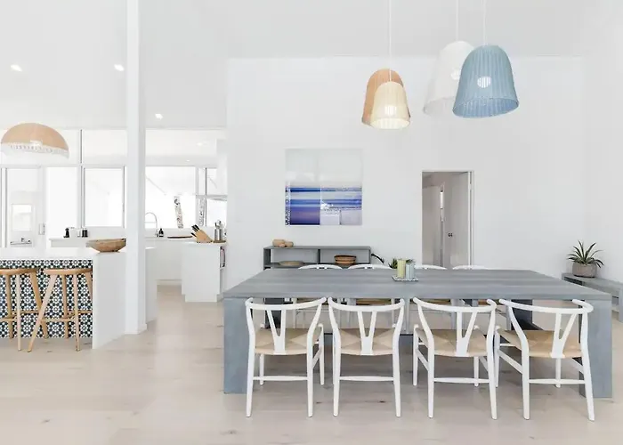 Poinciana House—Luxury Noosa Retreat Close To Beach