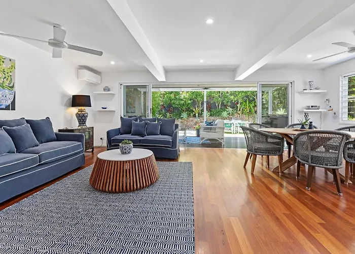 2 Roebellini, 16 Solway Drive - Dog Friendly Tropical Oasis