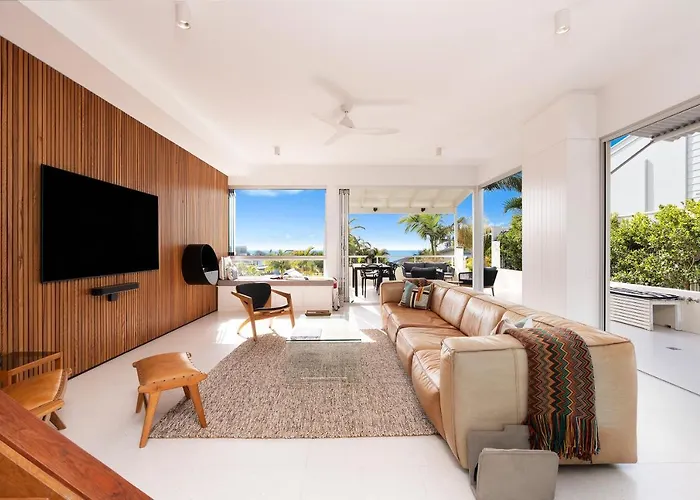 Chic Beachside Abode, Sunrise Beach