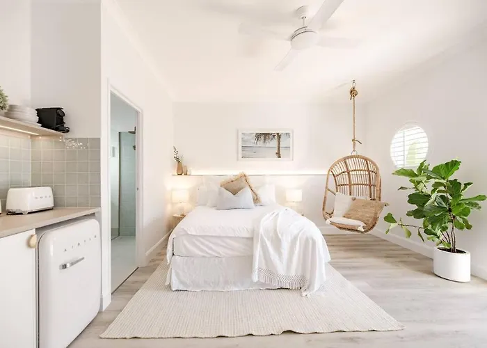 Coastal Luxe Suite With Pool ~ Walk To Noosa River
