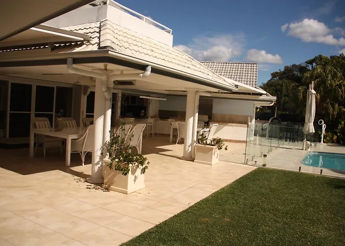 Noosa Habitat Resort B & B
