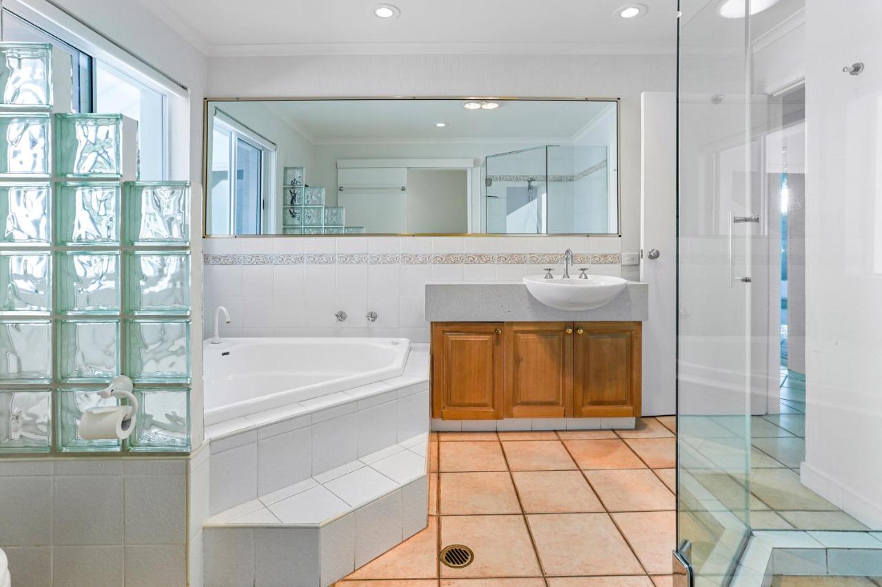 Island Living In The Heart Of Noosa *