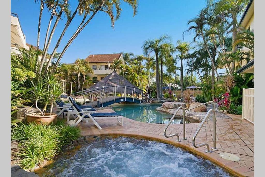 Haven On Hill - Sunset Views, Pools,