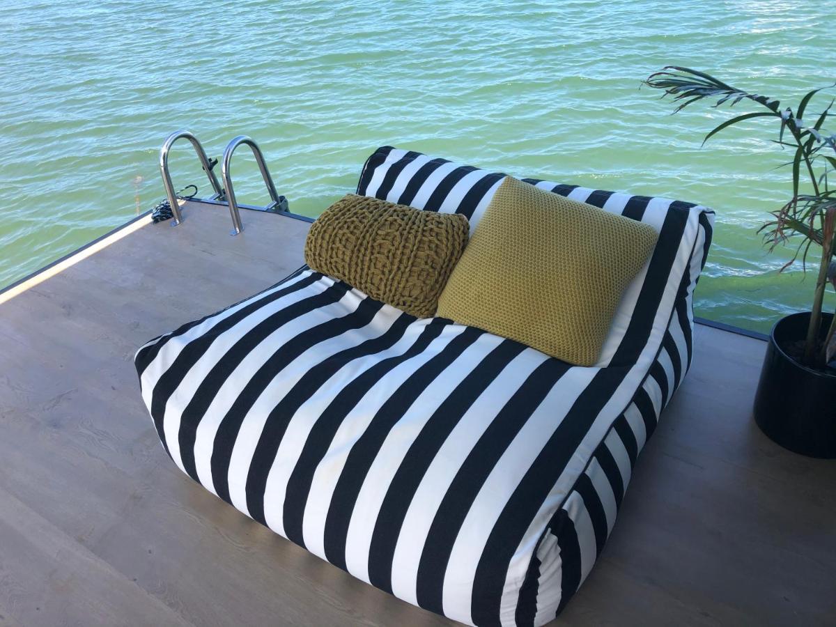 Botel Oasis - Luxury Floating Eco Noosa Heads