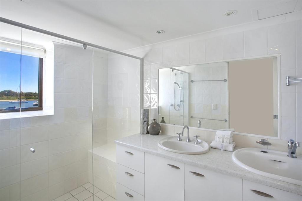 Shores Aparthotel 4*