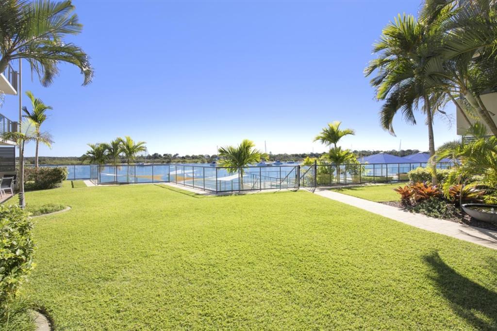 Shores Aparthotel 4*