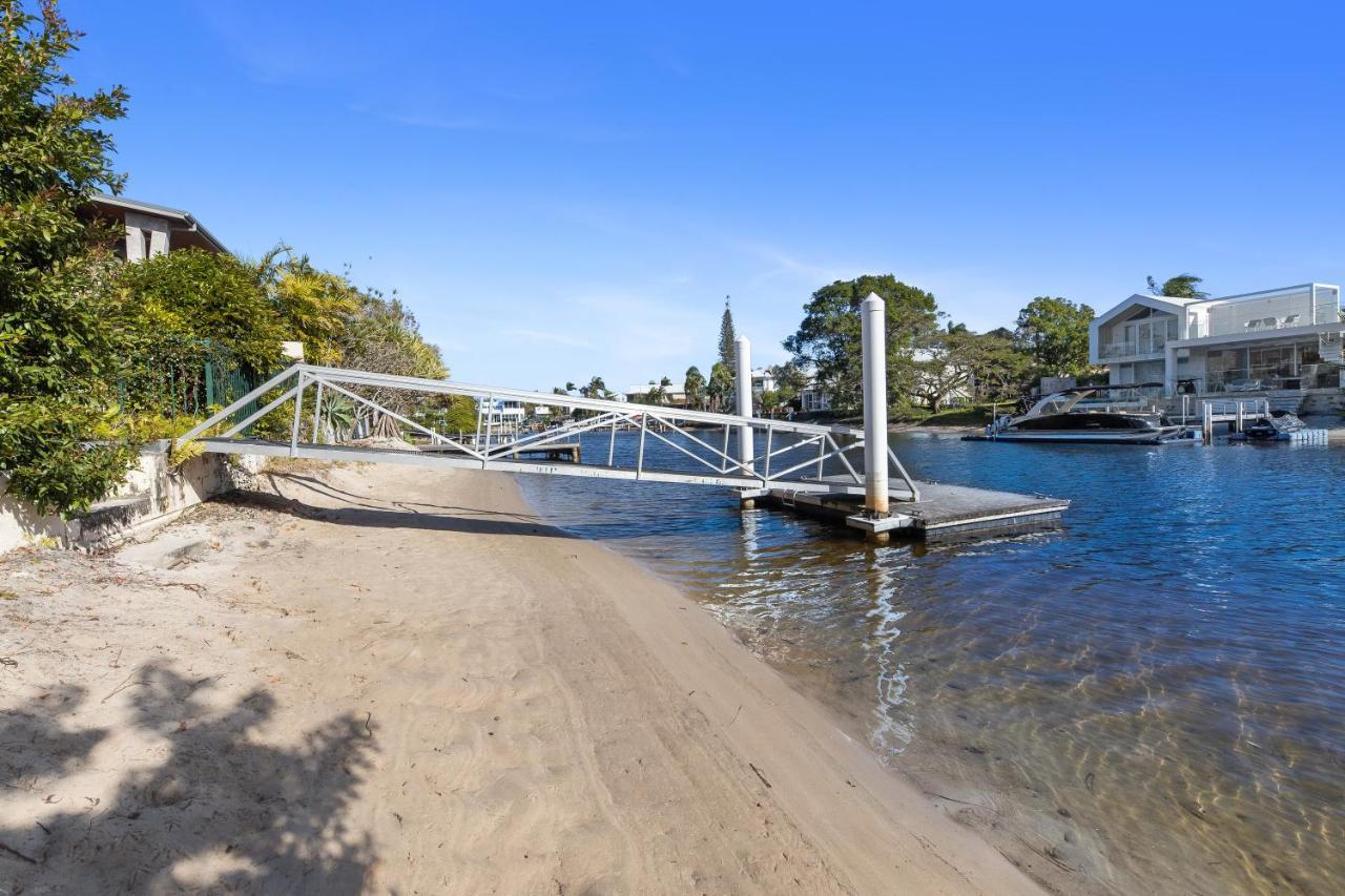 Riverfront Splendour, Ideal For Families Holiday home