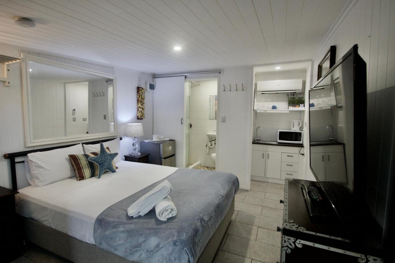 Resort Hideaway Noosa Men Only Beach