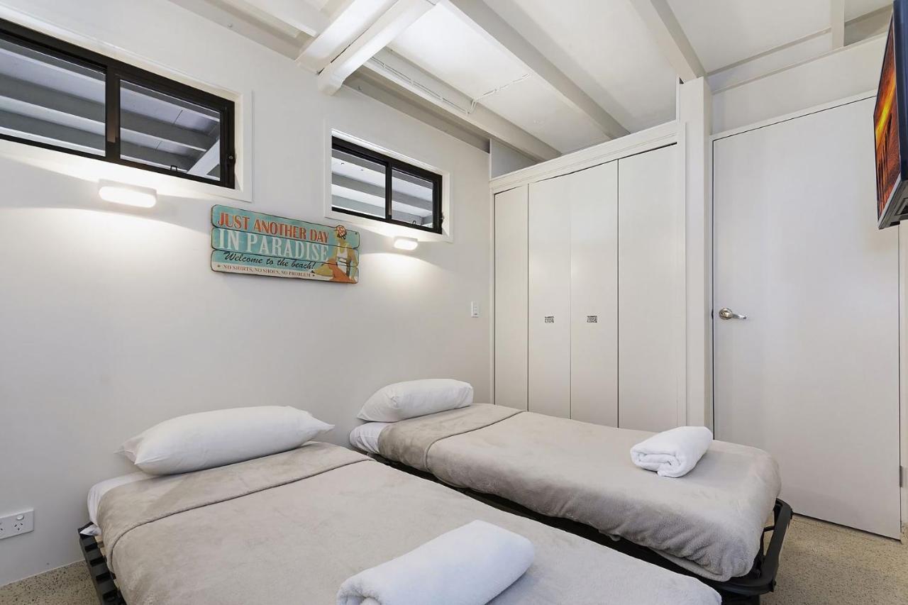 22 30 Hastings Street * Noosa Heads
