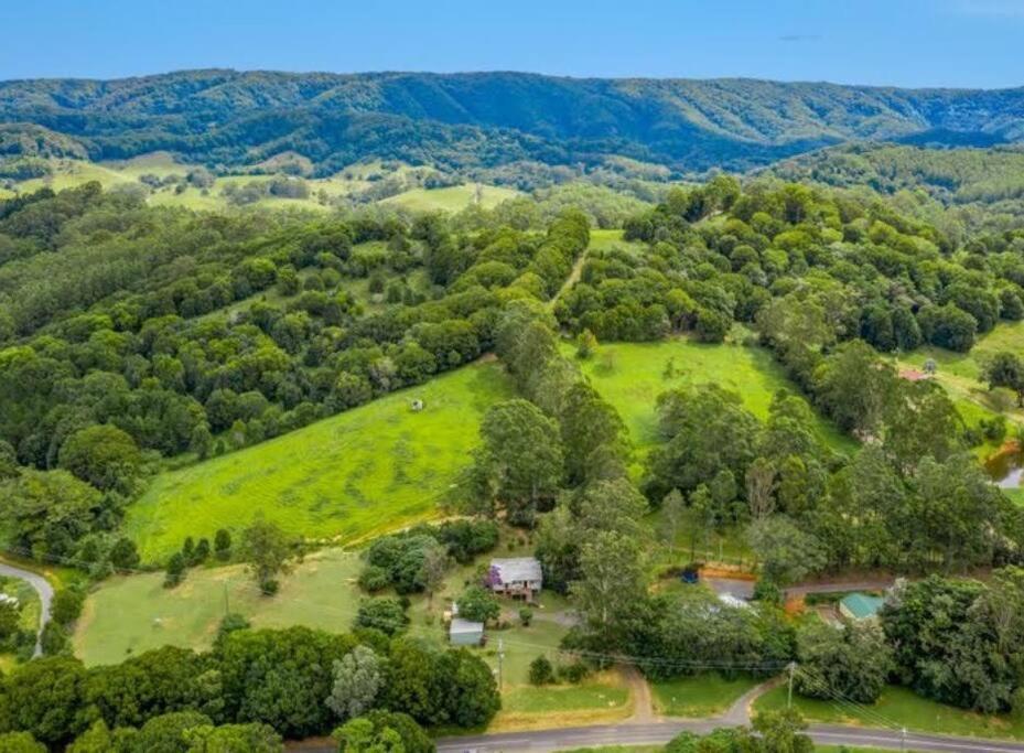 Casa de férias Green Hill Cottage, Heart Of Noosa Hinterland Kin Kin