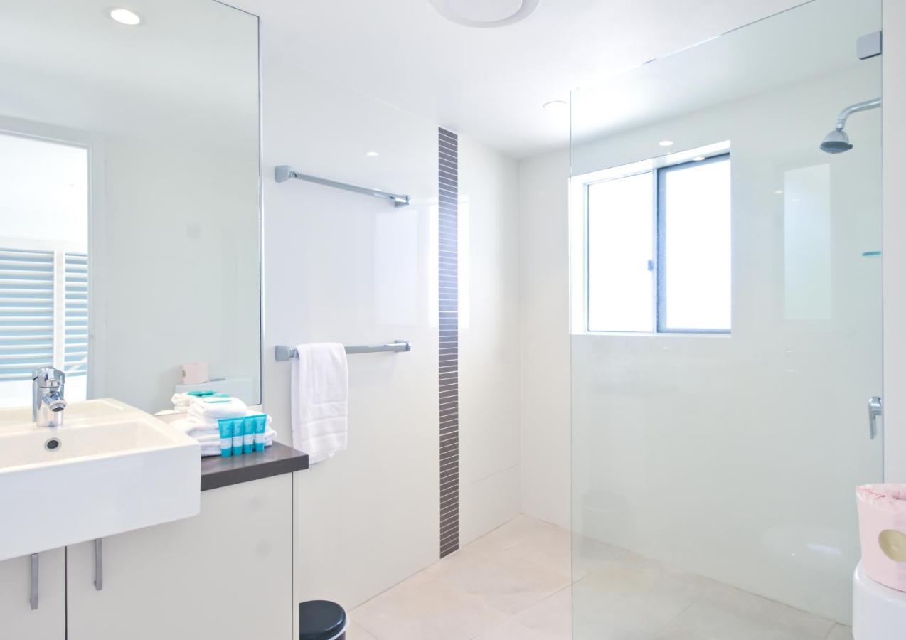 Crest Penthouse 40 *