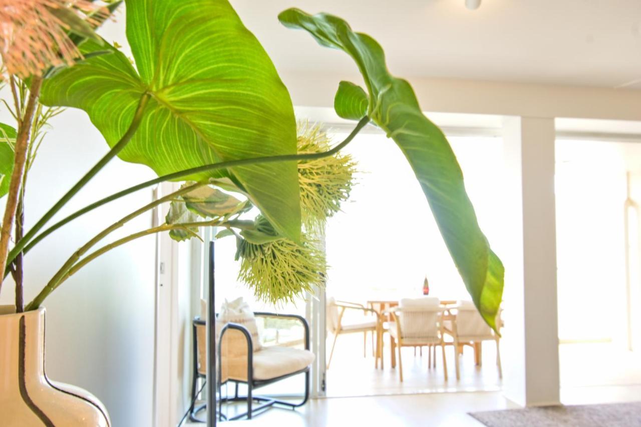 Crest Penthouse 40 *