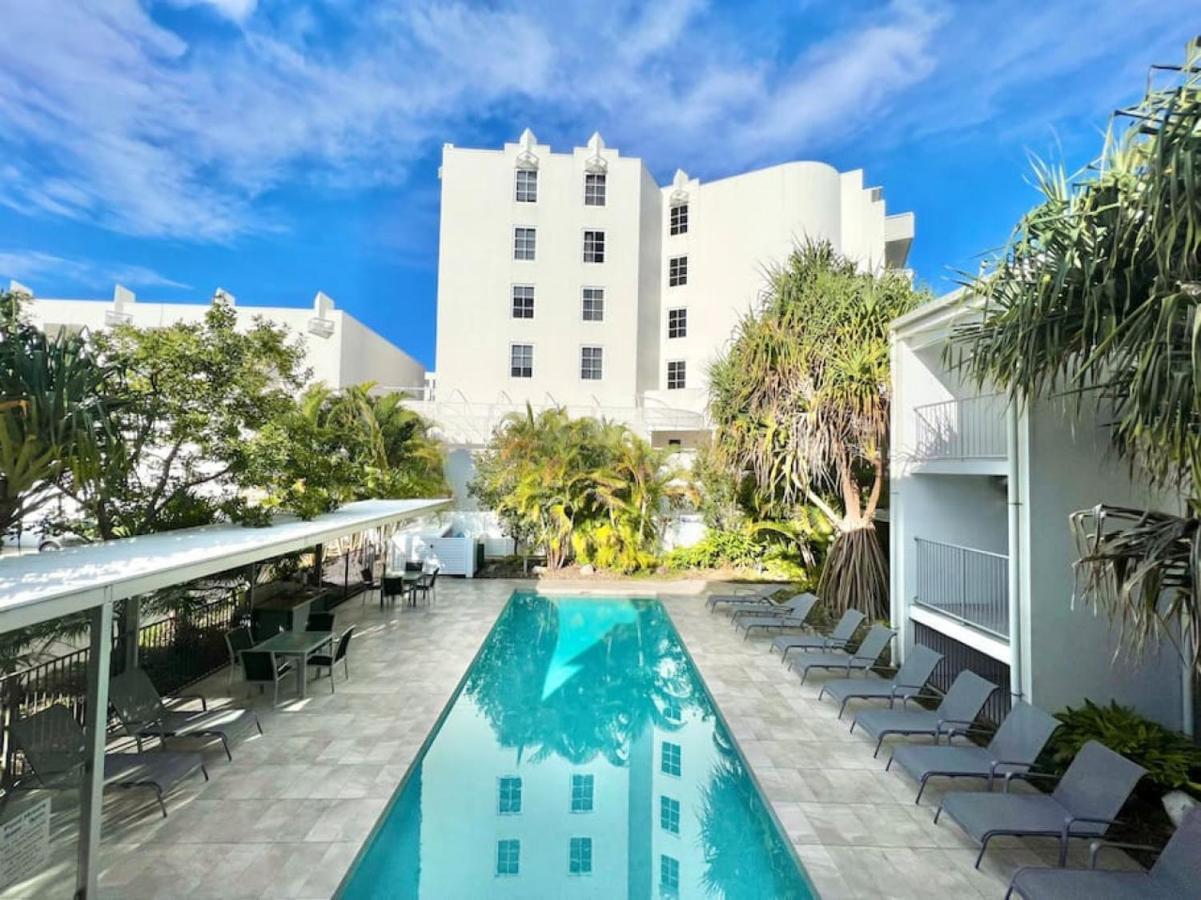 6apt Beautifully Renovated On Hastings Street Noosa Heads