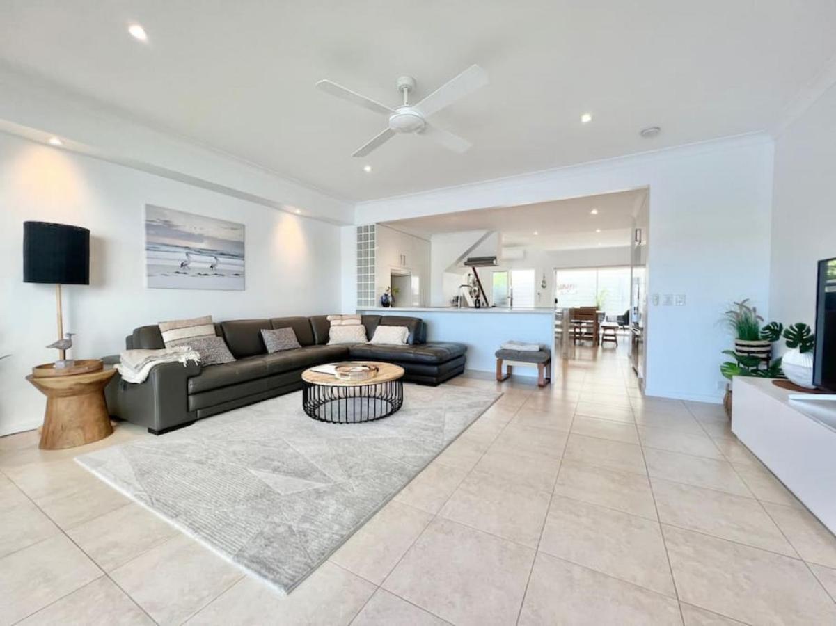 14 Gorgeous Waterfront Noosa Oasis *