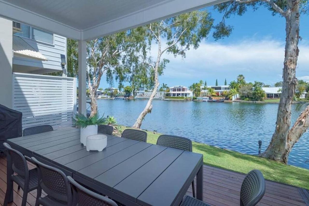 14 Gorgeous Waterfront Noosa Oasis