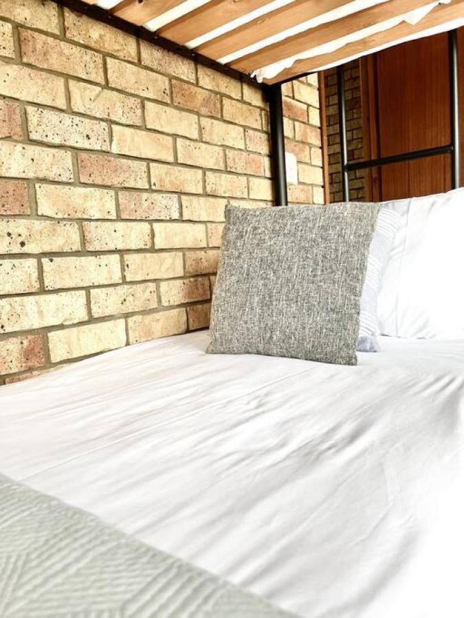 1 Holiday In Peza Court Apartment