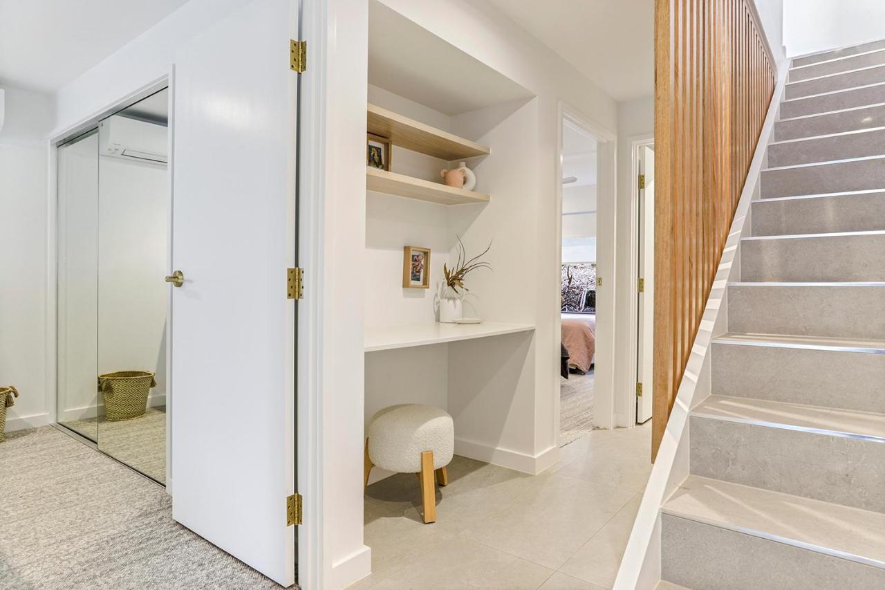 Village Vibes & Coastal Life, Sunshine Apartment Sunshine Beach