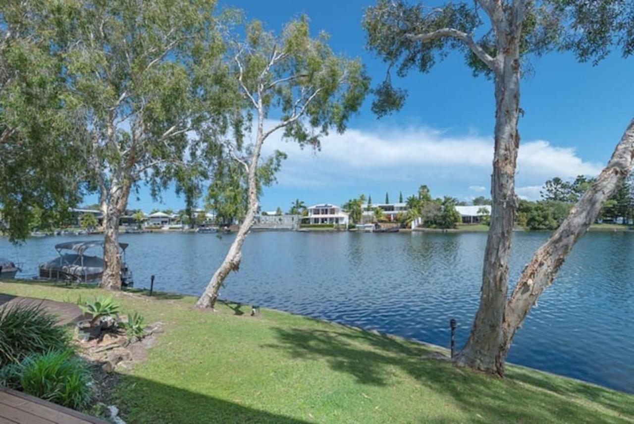 14 Gorgeous Waterfront Noosa Oasis Apartment