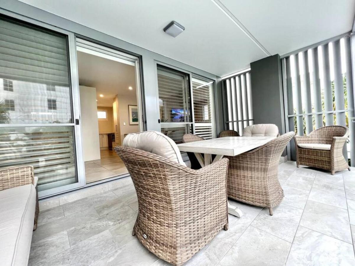6apt Beautifully Renovated On Hastings Street Apartment *