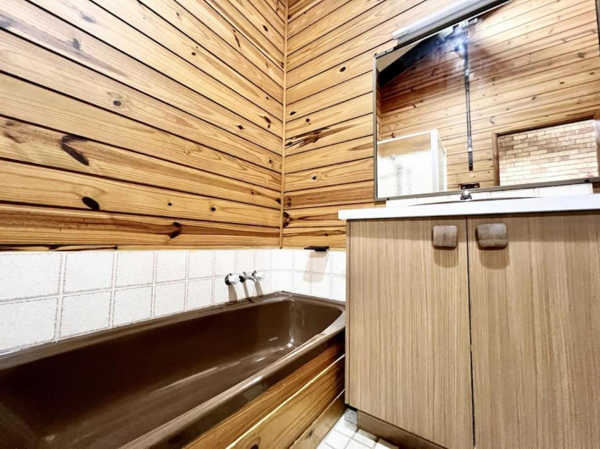 1 Holiday In Peza Court Apartment