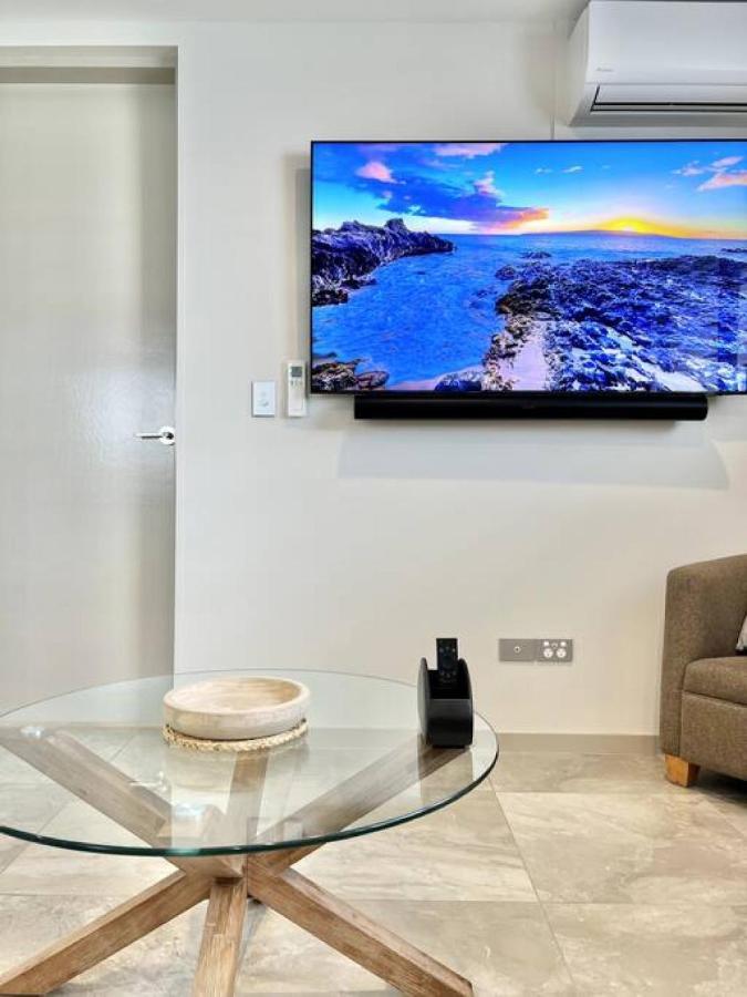 6apt Beautifully Renovated On Hastings Street * Noosa Heads