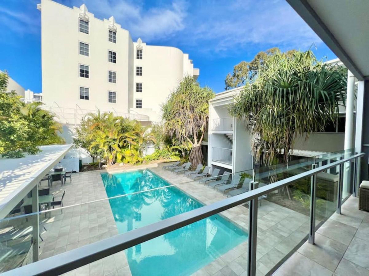 6apt Beautifully Renovated On Hastings Street Noosa Heads