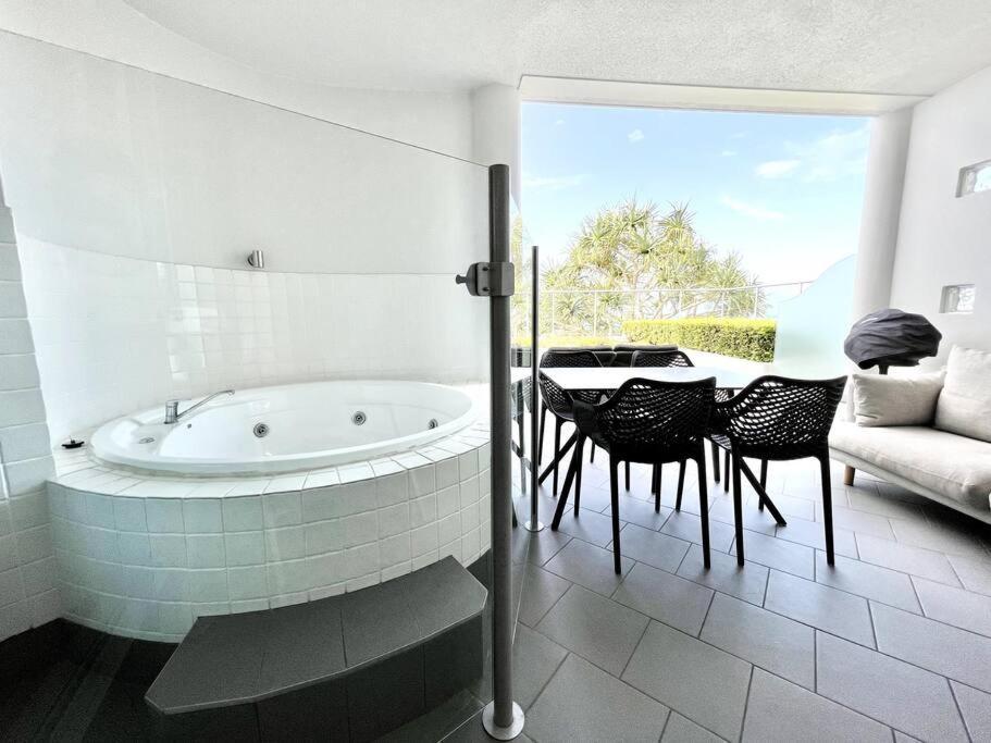 18ob Absolute Beachfront - Main *