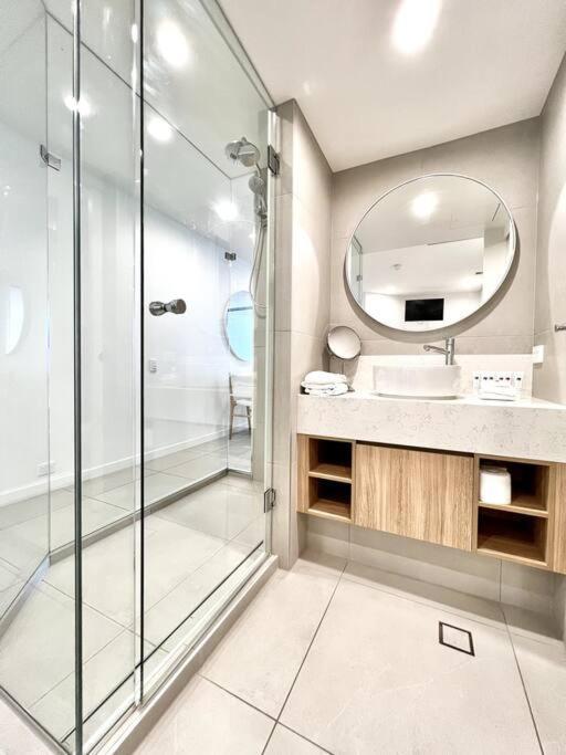 18ob Absolute Beachfront - Main Apartment *
