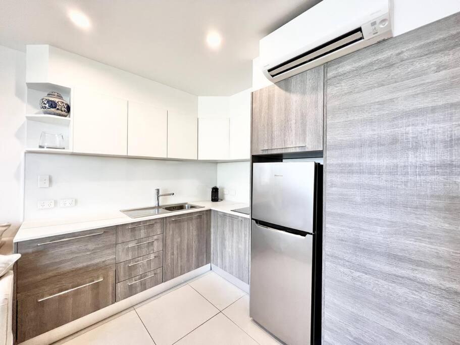 Apartment 18ob Absolute Beachfront - Main
