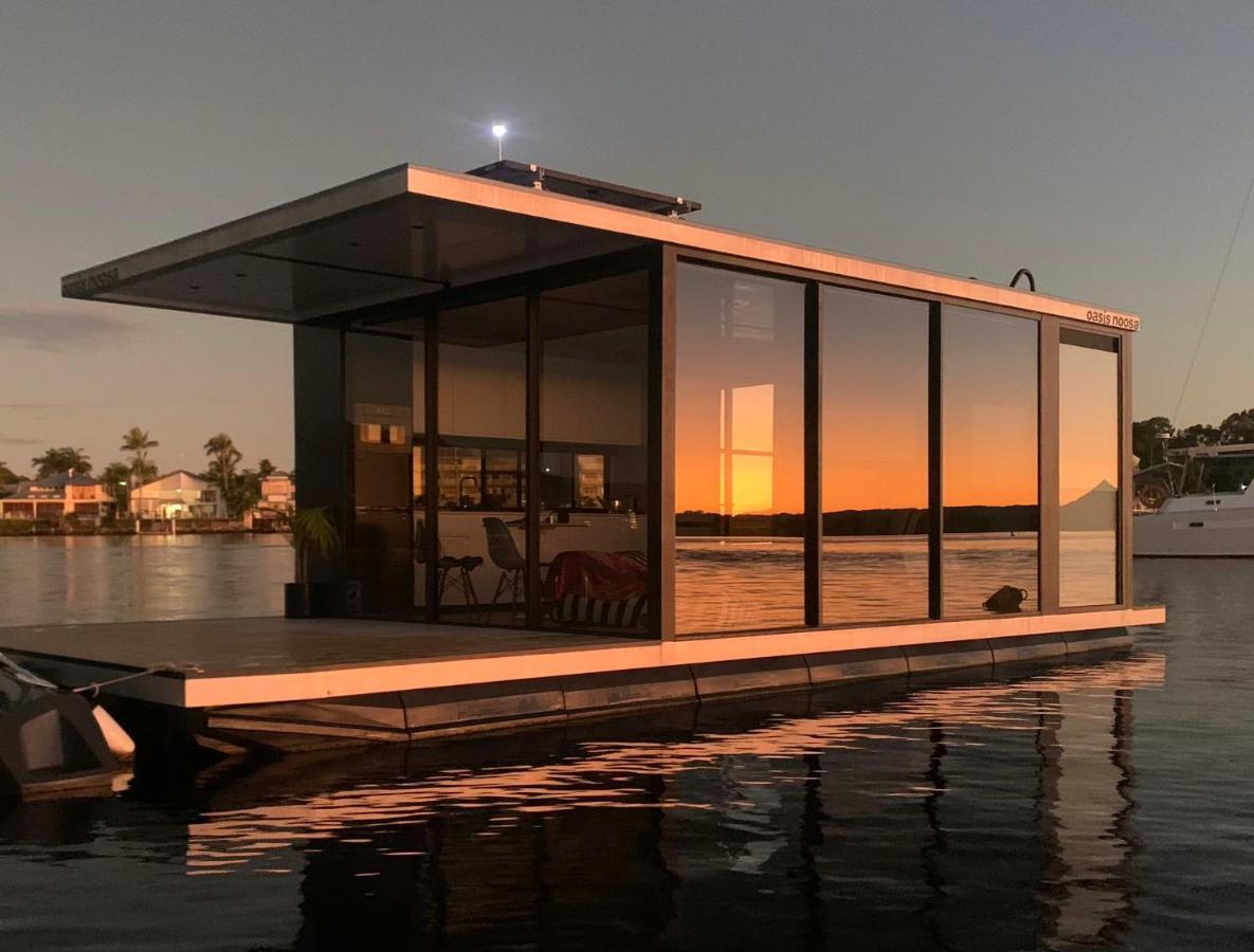Botel Oasis - Luxury Floating Eco Noosa Heads