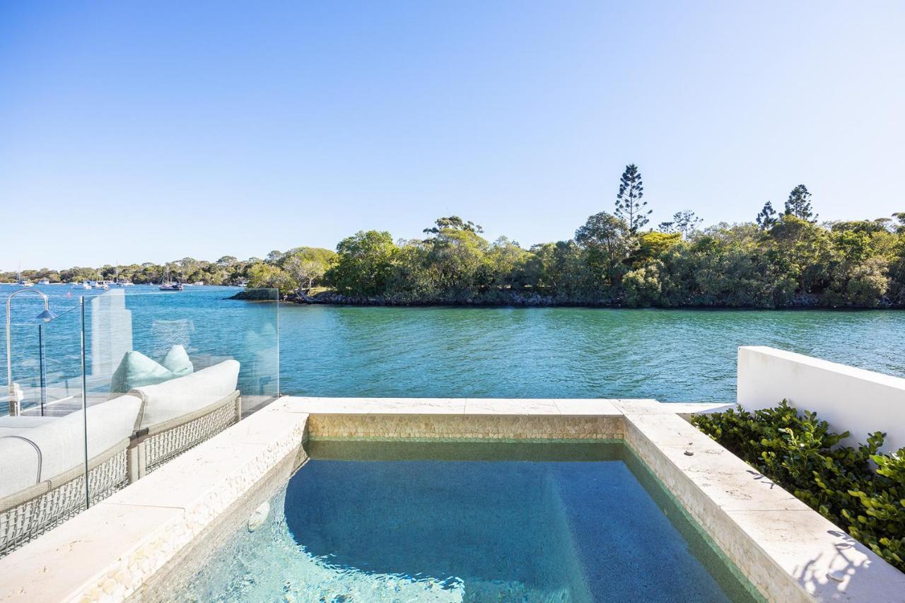 Iluka, Luxurious Riverfront Retreat *