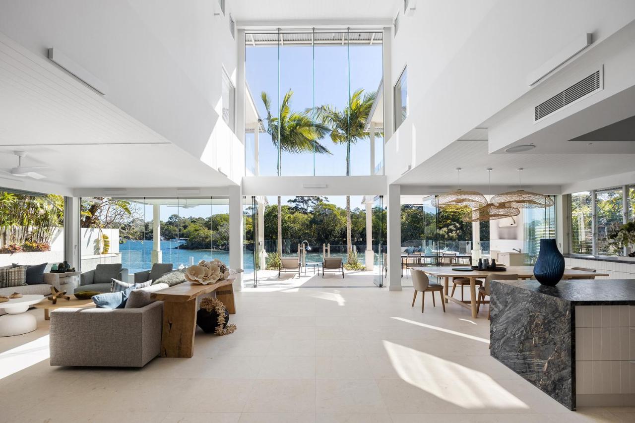 Iluka, Luxurious Riverfront Retreat * Noosa Heads